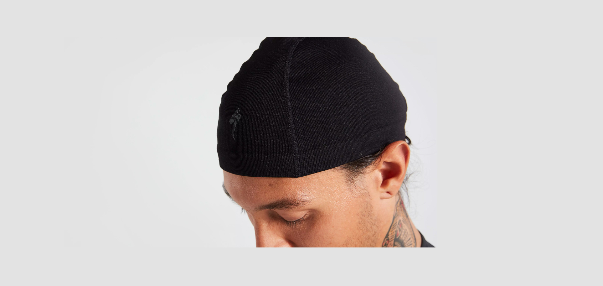 SEAMLESS UV BEANIE BLK c