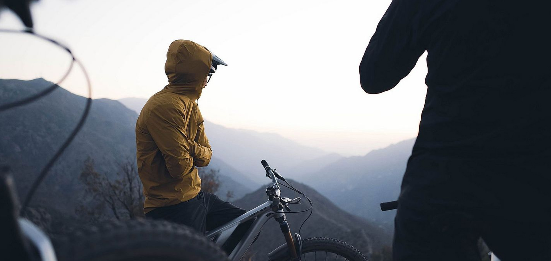 TRAIL WIND JACKET MEN BLK g