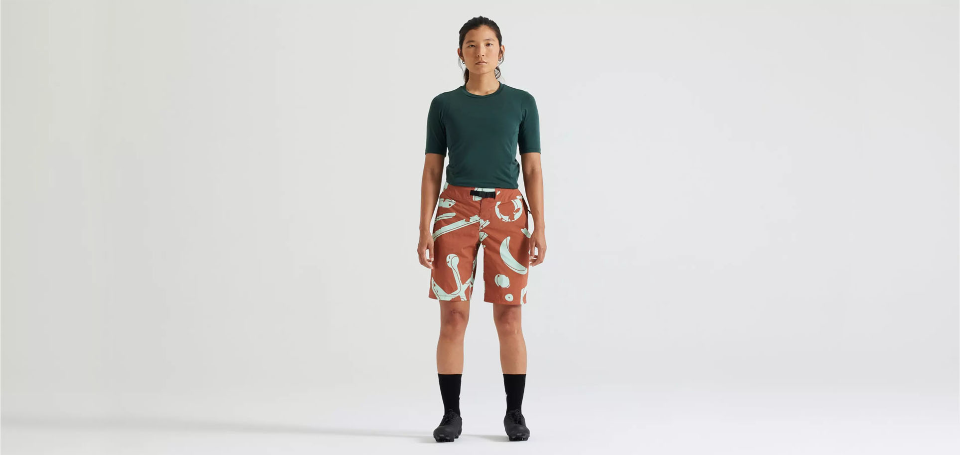 ADV AIR SHORT WMN TRCTA APPROACH 1