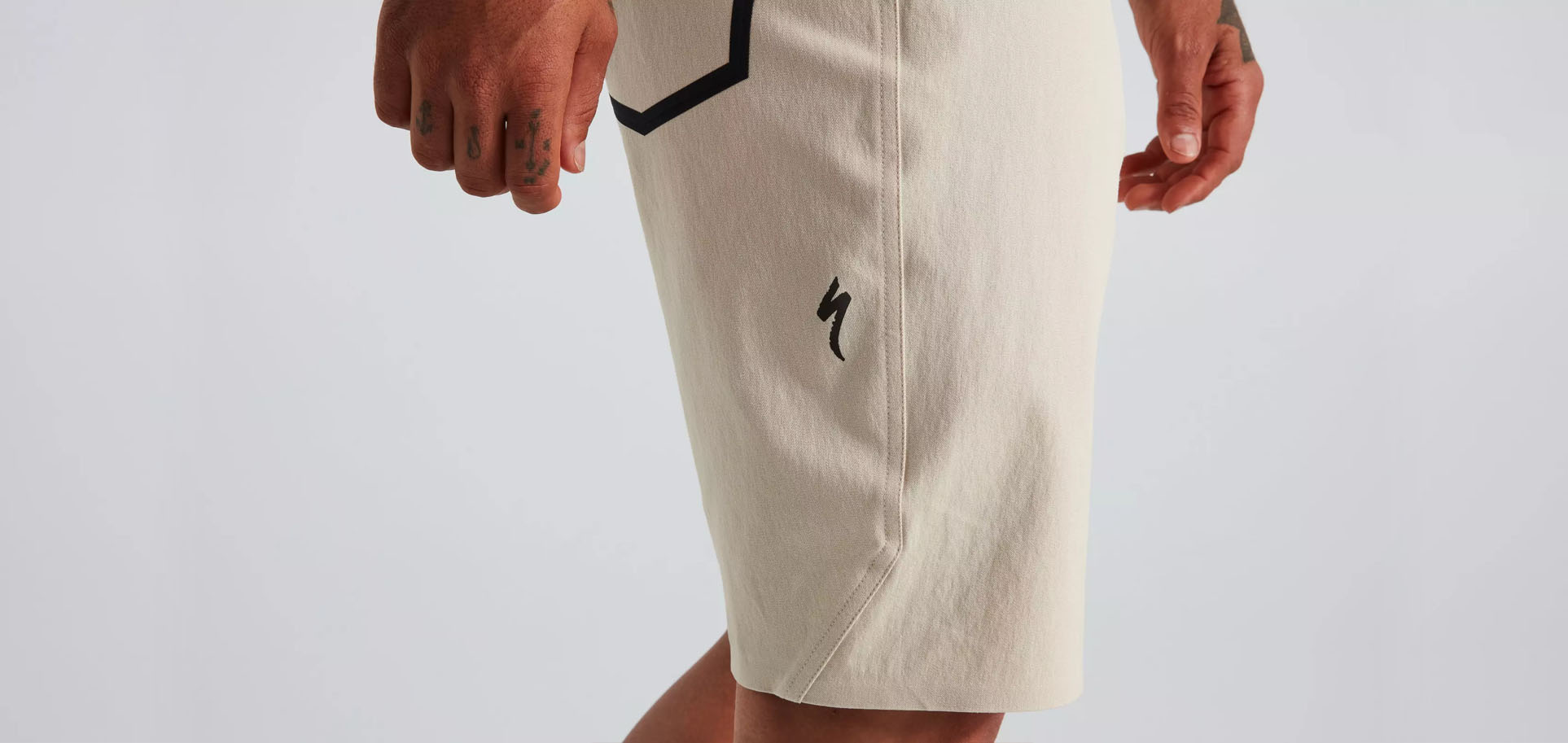 ADV SHORT MEN WHTMTN 3