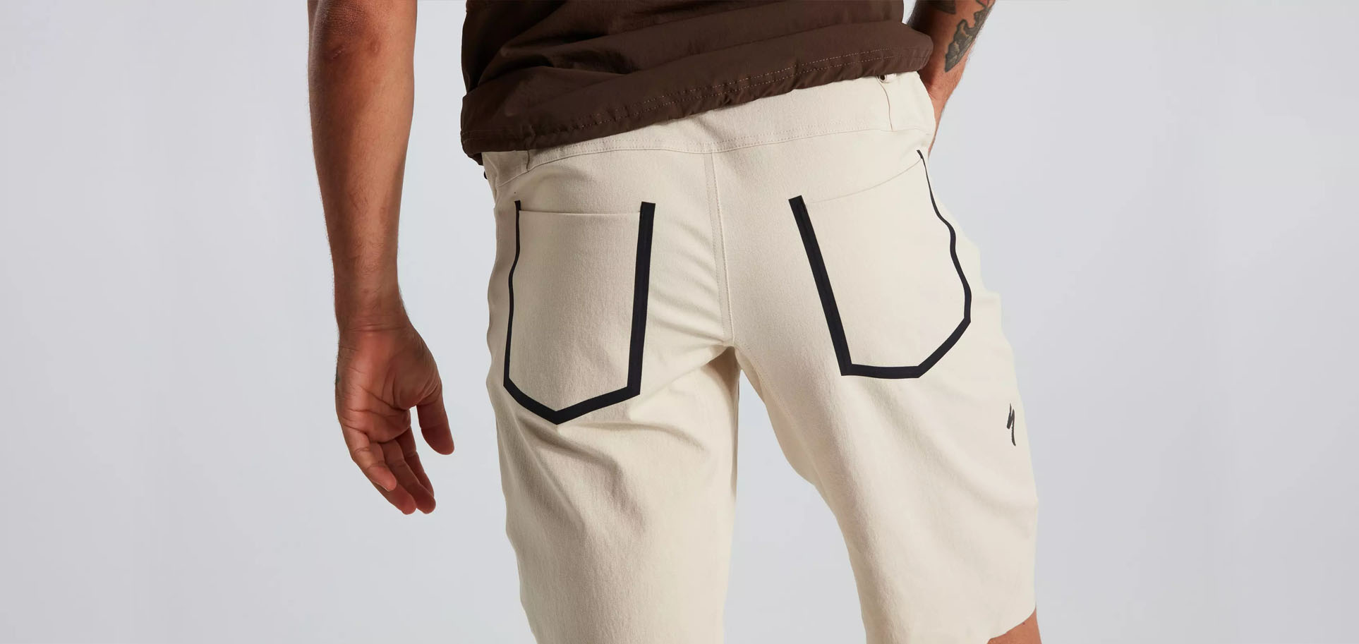 ADV SHORT MEN WHTMTN 4