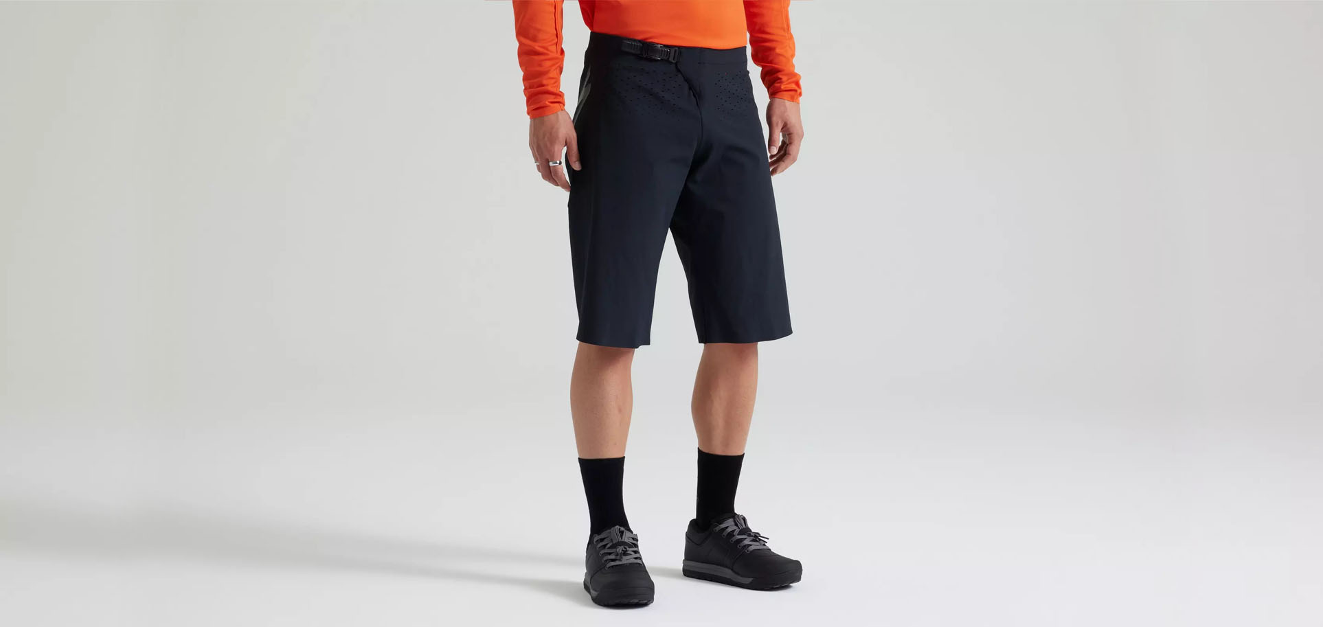 GRAVITY SHORT BLK-BLK 2