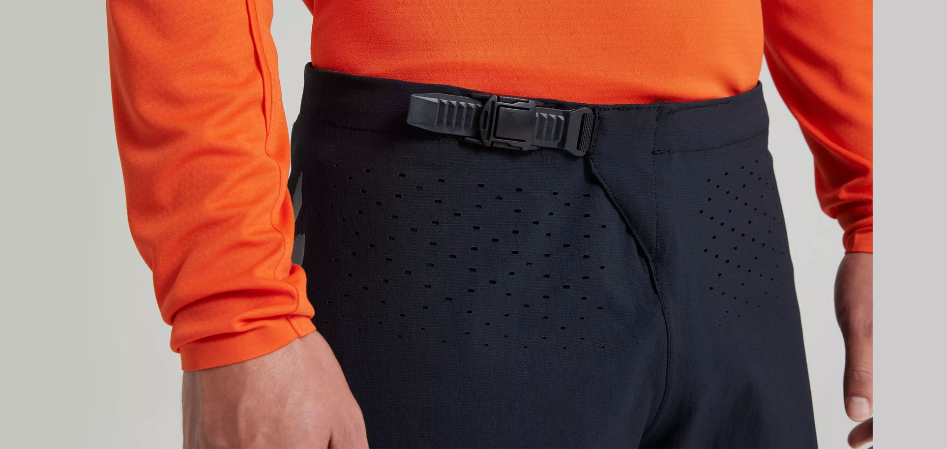 GRAVITY SHORT BLK-BLK 4